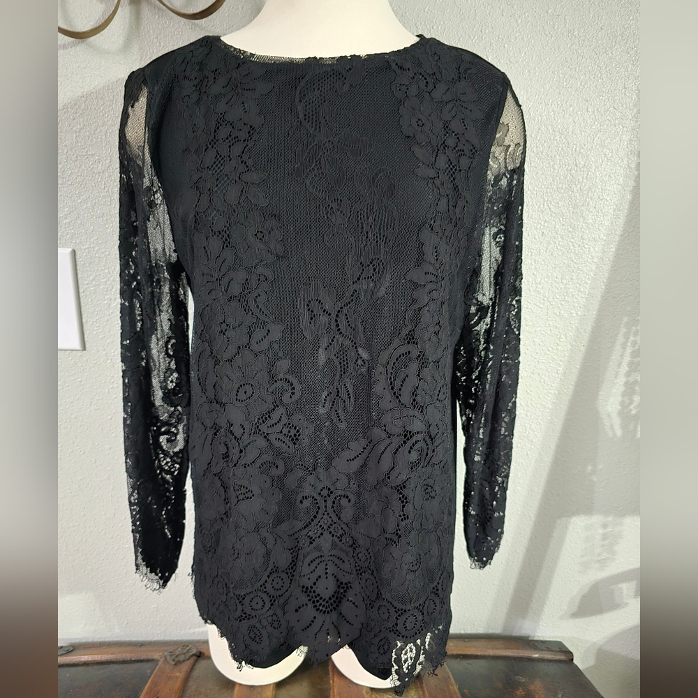 Elegant Black Lace Women's Accessory